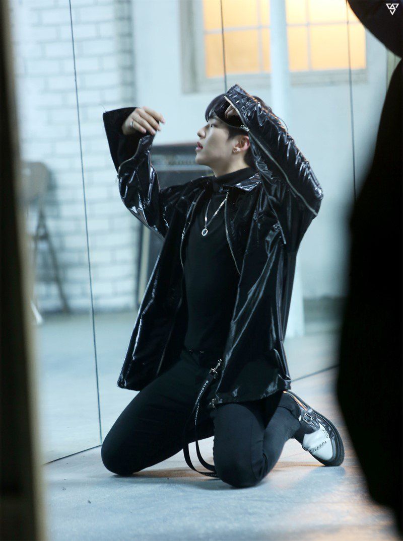 RO230320 tweet media