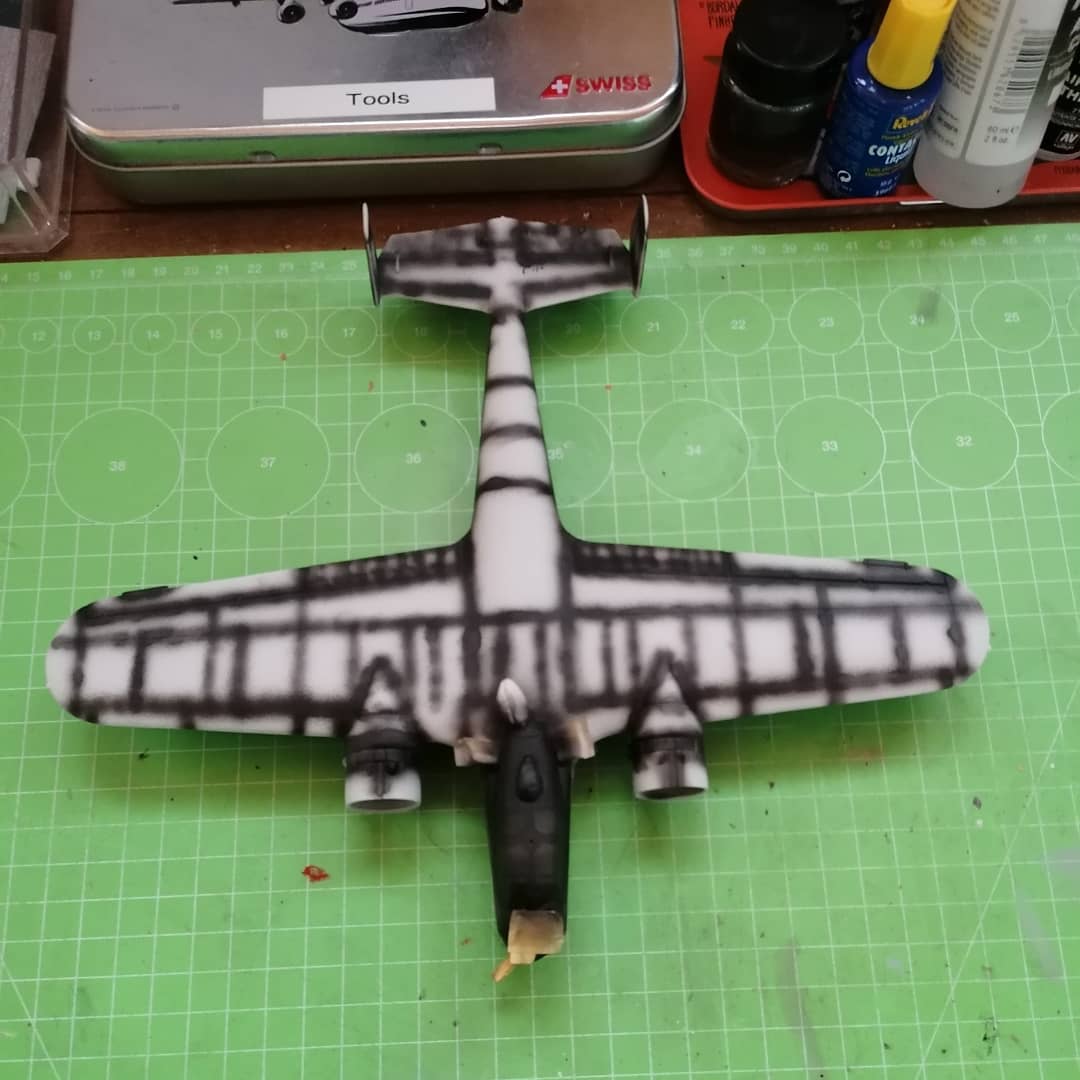 I just finished my first attempt in preshading. And i kinda like the result!
First i used @vallejocolors black primer on a coat of grey primer, then @revellgermany RLM 65 enamel paint (no 49). Using the neo @iwata_airbrush.

#firsttry #firstattempt #preshading #scalemodels