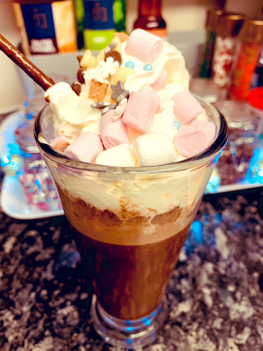 NannaOnTheRun07's tweet image. Very relaxed 4 miles for #RU2C   Just what was needed after a 4 year olds birthday party! 🤪 Now for a lovely hot chocolate from our #HotChocolateBar and steamy bath 🥰 #RU2Celfish #Run 3  @runr_uk @UKRunChat @absolute360 @runup2christmas @AWRunFitness 🎄💜