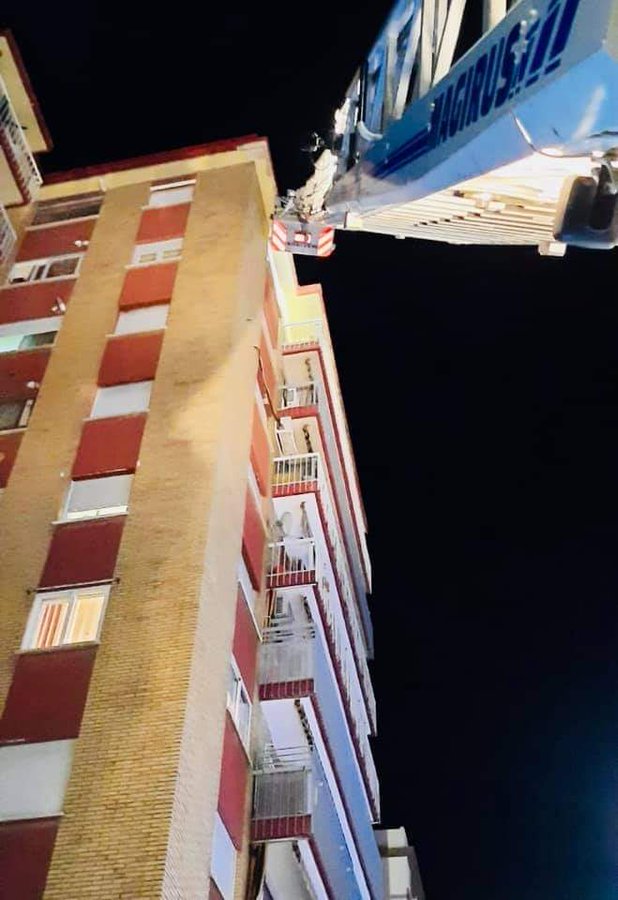 Bomberos de Jaén en Twitter: "🕑 20:20 🛠🏢 Saneamiento de fachada en Avd. Andalucía. 🚒 Autoescala Automática 👨🏻‍🚒 3 efectivos https://t.co/t7DBz7GbCN" / Twitter
