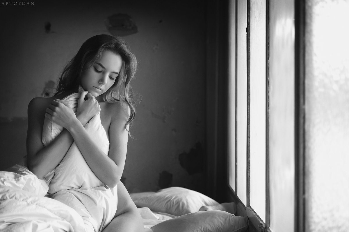 Вошел в милейшую девушку. Обнимает жену. Девушка стон лицо. Юные в постели. Вошел в милейшую девушку.