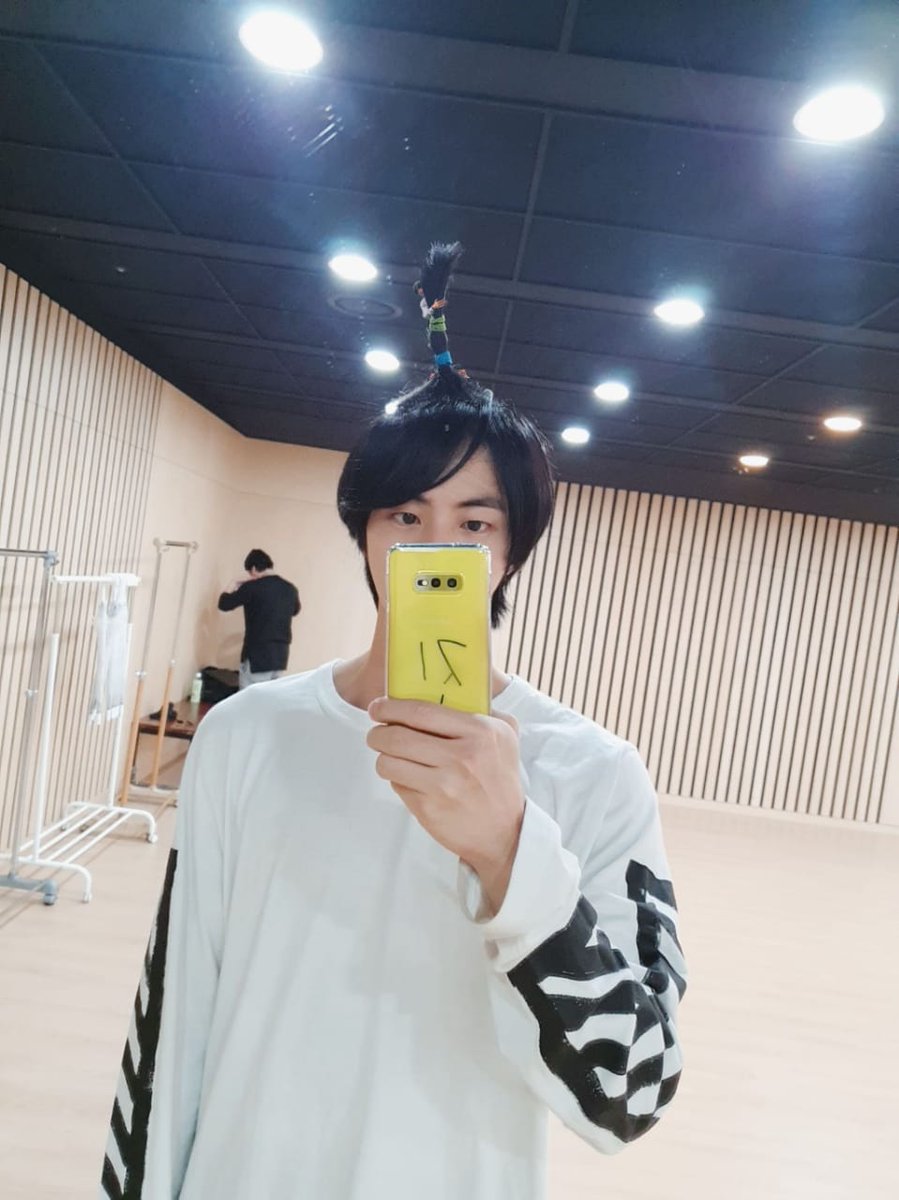 Happy birthday to my big brother, aku berharap kamu bisa lebih memperhatikan dirimu sendiri dan tolong jaga kesehatanmu.
Jinnie oppa, aku mencintai mu 💜💜💜 @BTS_twt
#HappyBirthdayJin
#HAPPYJINDAY
#HAPPYBIRTHDAYSEOKJIN https://t.co/coso4Ph7eX