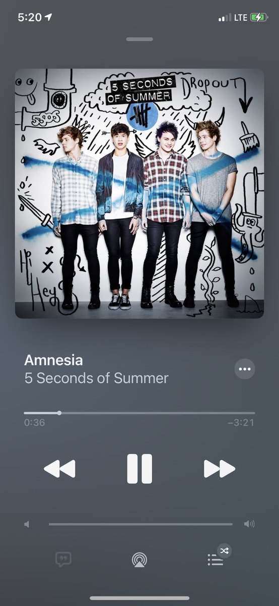 5sosvol6's tweet image. I’m in pain #9YearsOf5SOS