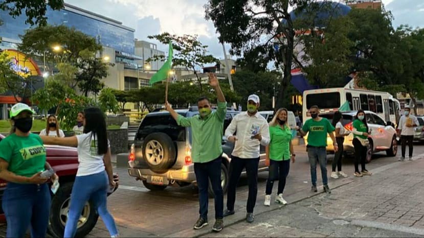 felixfreites's tweet photo. #03Dic| Desde Las Mercedes nuestra gente está más comprometida que nunca a lograr el triunfo indetenible del próximo #06Dic.

¡Vamos a votar y vamos a ganar todos unidos! 

Vota por la tarjeta verde del @Copei_Partido

#Baruta #Chacao #ElHatillo #LeoncioMartinez https://t.co/7KenQxiCih