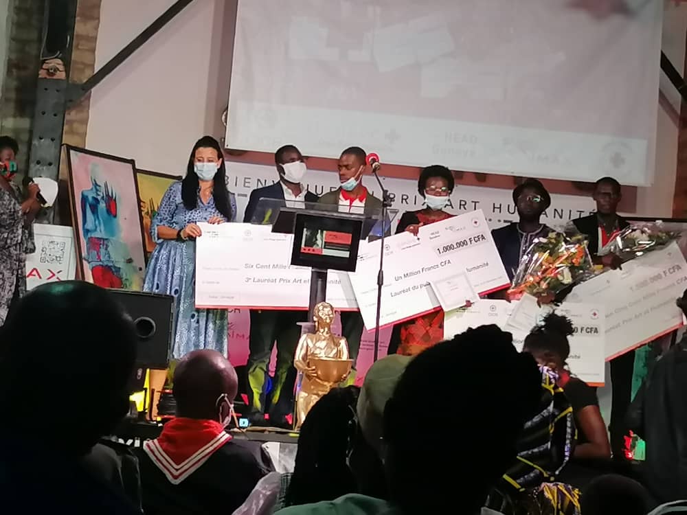 ericmelo_art's tweet photo. Lauréats du Prix Art et Humanité Dakar 2020 #kebetu https://t.co/EhoINZyq8b