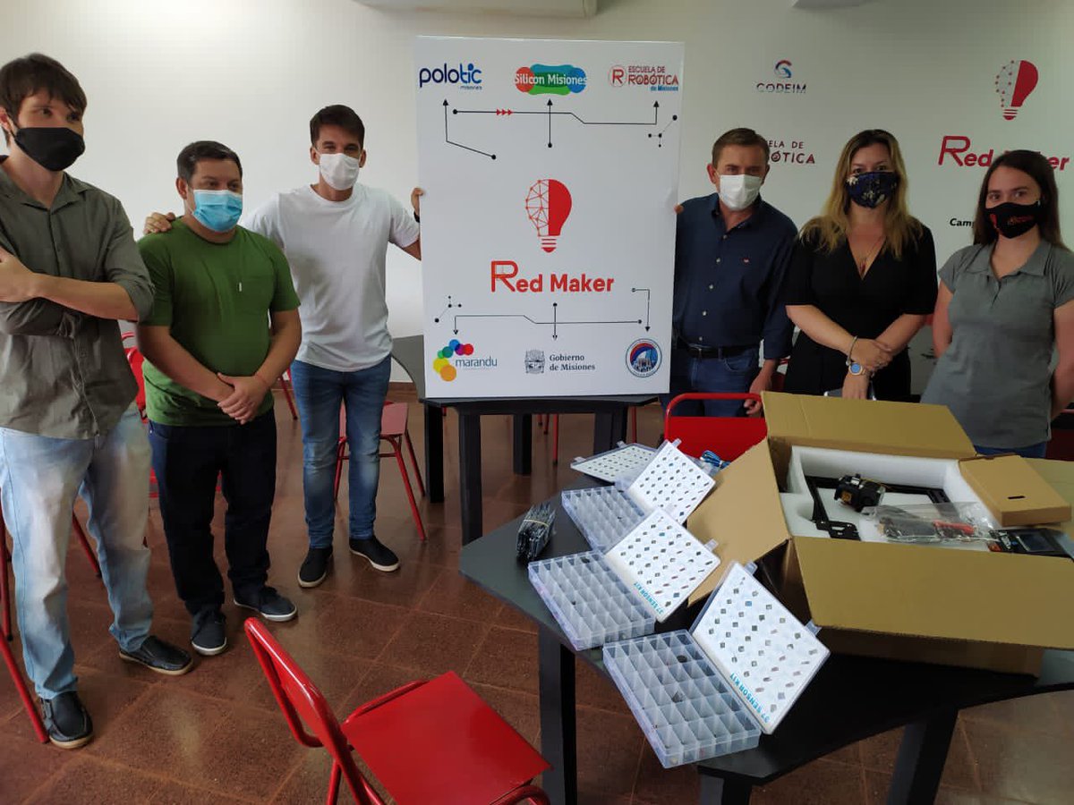 Seguimos recorriendo los Espacios Makers de la Provincia

Esta mañana fue el turno de visitar las localidades de Campo Grande, Oberá y Guarani.
Junto a <a href="/ivisch/">Solange Schelske</a> y <a href="/HectorKico/">Hector Ricardo Kico Llera</a> hicimos entrega de equipamiento para estos espacios, preparándonos para el futuro <a href="/SiliconMisiones/">Silicon Misiones</a>