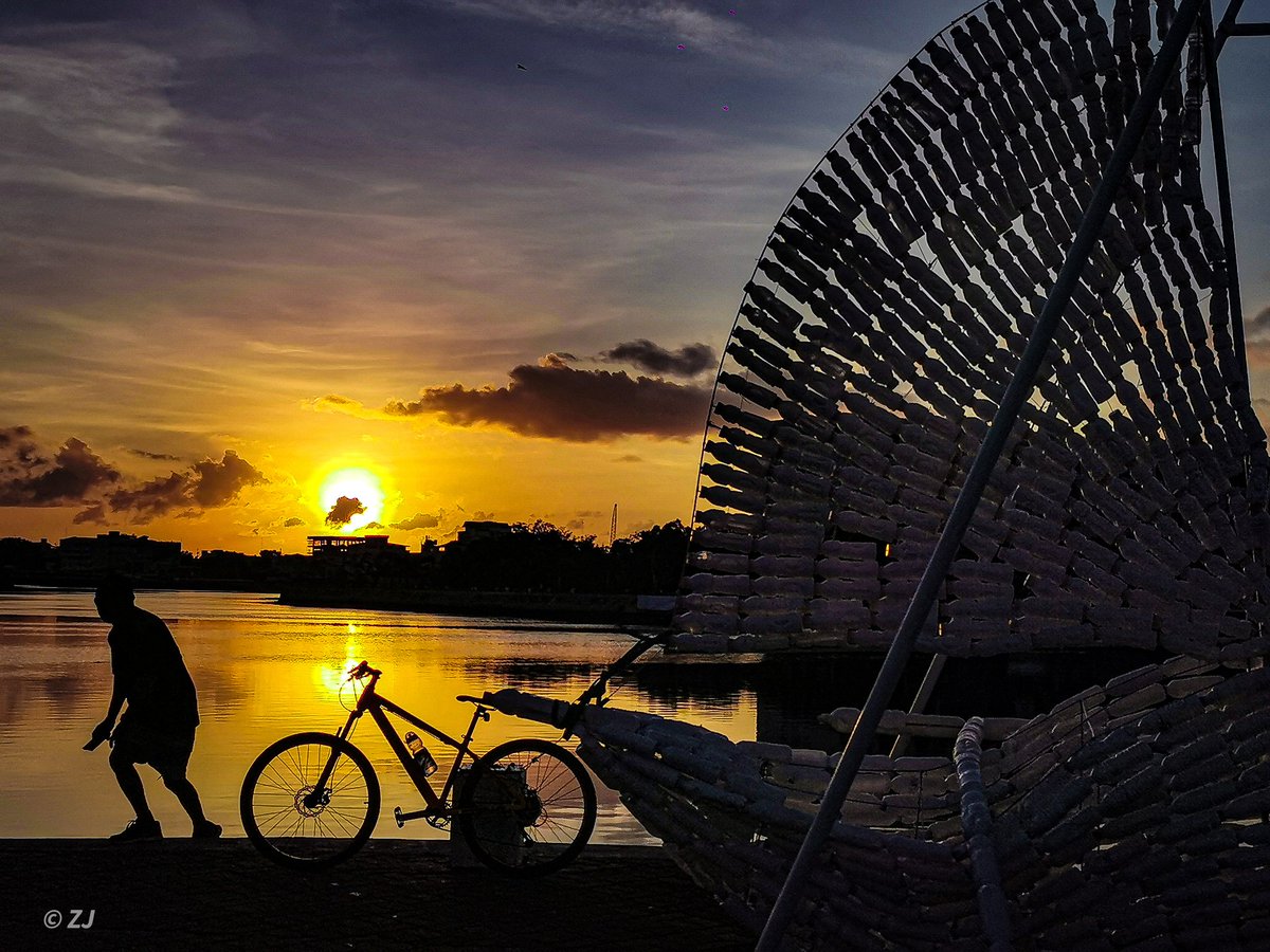 Dudeizir's tweet photo. Rise and Shine my β€οΈ Iloilo!
The sunrise is always a source of morale for human beings; In the days when the world experiences global disasters, sunrise becomes almost an angel!
- Mehmet Murat ildan
#Sunriseseries #phonephotography https://t.co/EpcVPstFM9