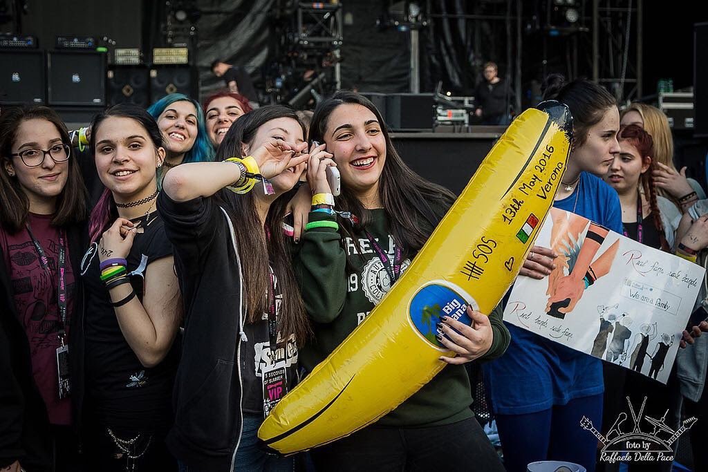 ROCKLANDTUCKER's tweet image. this was ROWYSO tour in Verona, 2016  #9YearsOf5SOS