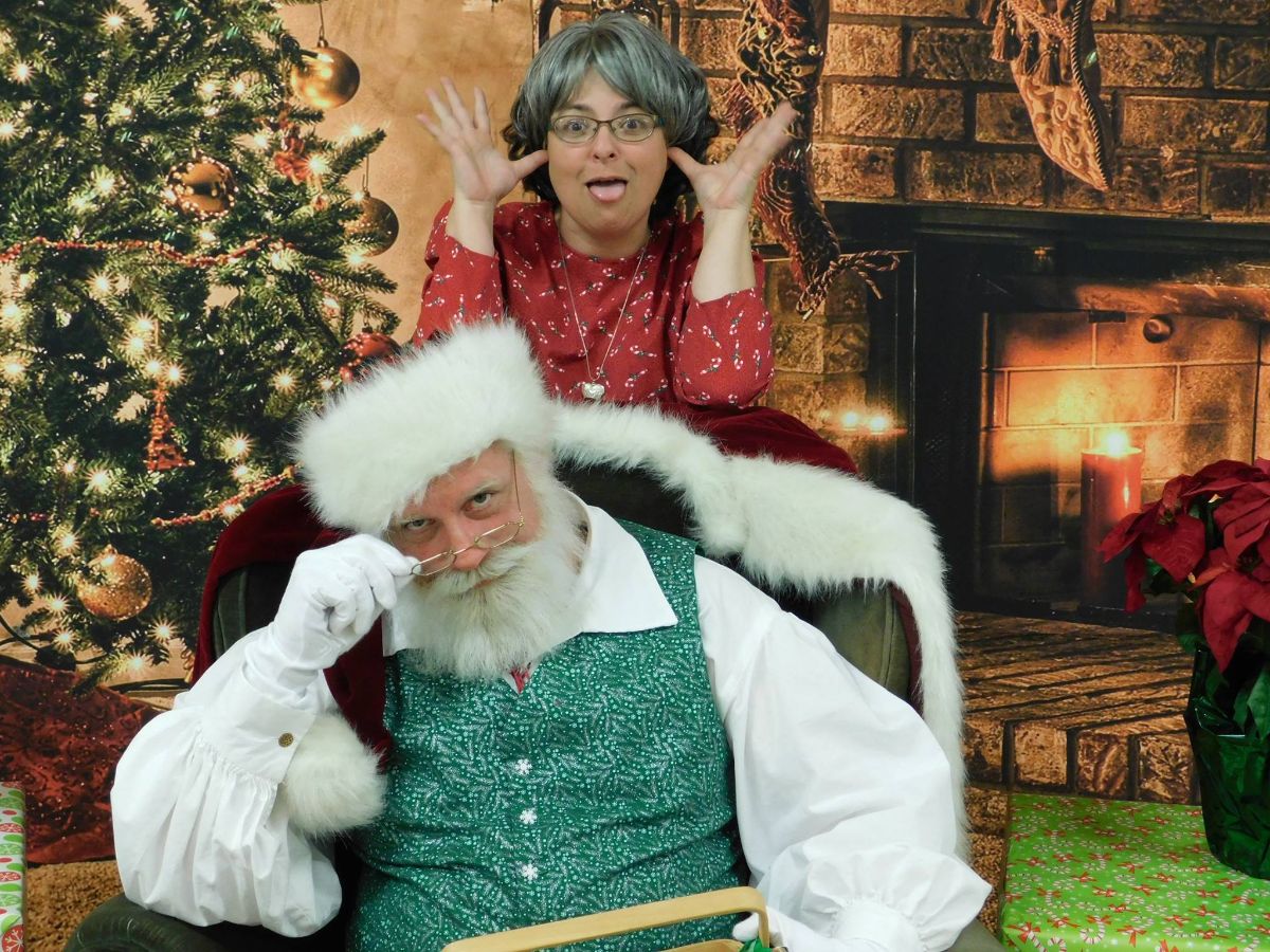 TopConExpo's tweet photo. WELCOME TO SANTA DARMAN'S NORTH POLE 🎅 Santa and Mrs. Claus Are Closer Than You Think. They Are Waiting To Meet You And TopCon Pop Expo Has The Hook-Up. #SantaClaus #MrsClaus #Christmas #NorthPole #TopConPopExpo- https://t.co/sYFO7KMnLD https://t.co/IBmoUG6siI