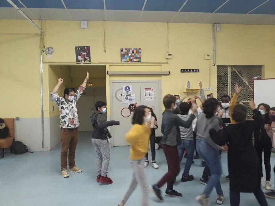 jeanmoulinrodez's tweet photo. #bienetreaucollege exprimer ses émotions par le théâtre #climatscolaire séances de théâtre pour tous les élèves de 6ème 🙏aux professeurs pour ce projet #projetstrong  #Olivierroyer https://t.co/RqqtiTtb0L