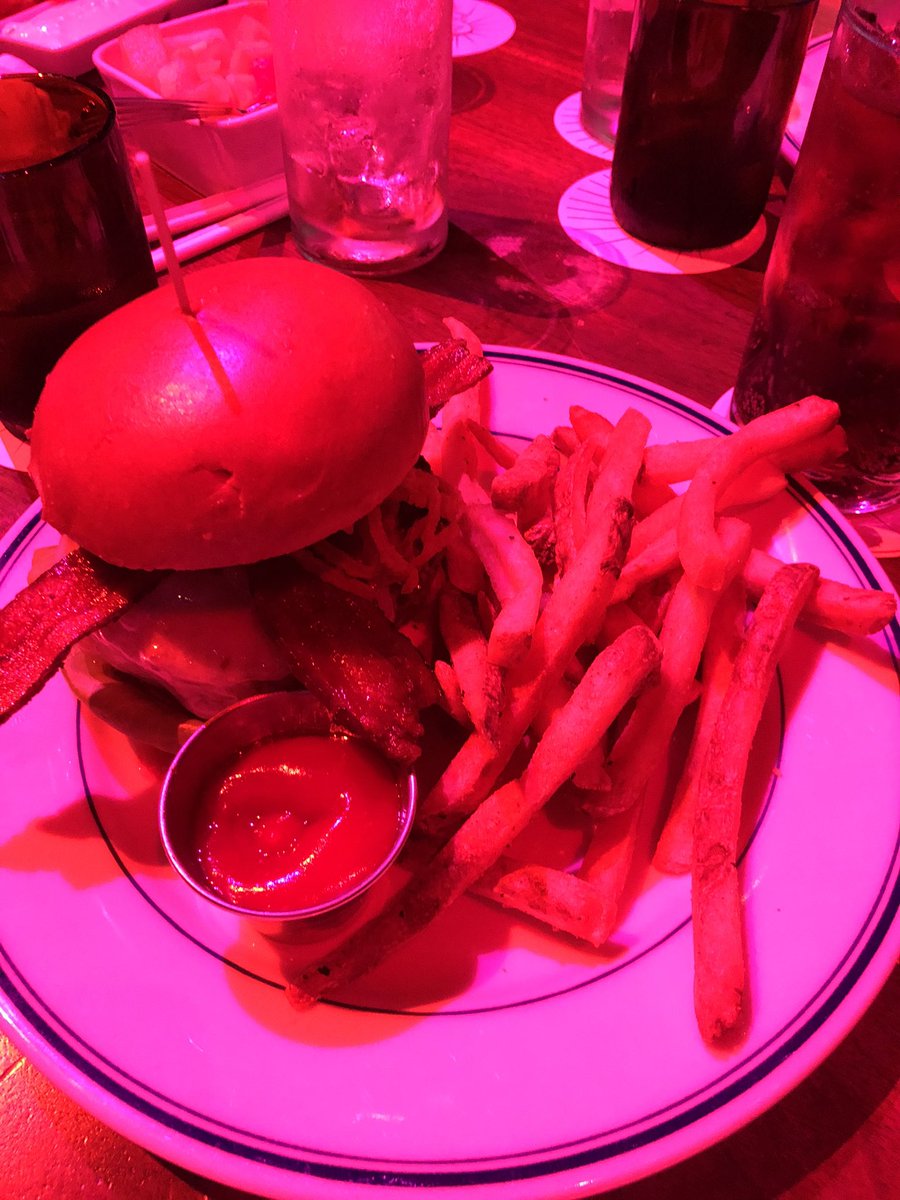 disneygratitud1's tweet photo. The Edison was SO good! #12DaysOfDisneyMagic https://t.co/TNBslGnLe0