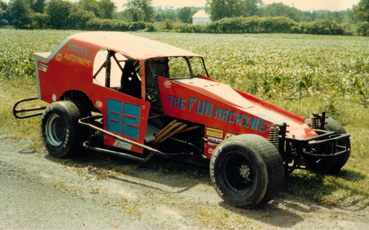 andykunzmann's tweet photo. #TBT to the first race car I worked on (red) and a replica (white) that was recently built to run in the Vintage Modified series.
#RaceCar #DirtRacing #VintageRaceCars #TheFunMachine #FondaSpeedway https://t.co/BX2rNwYQuj