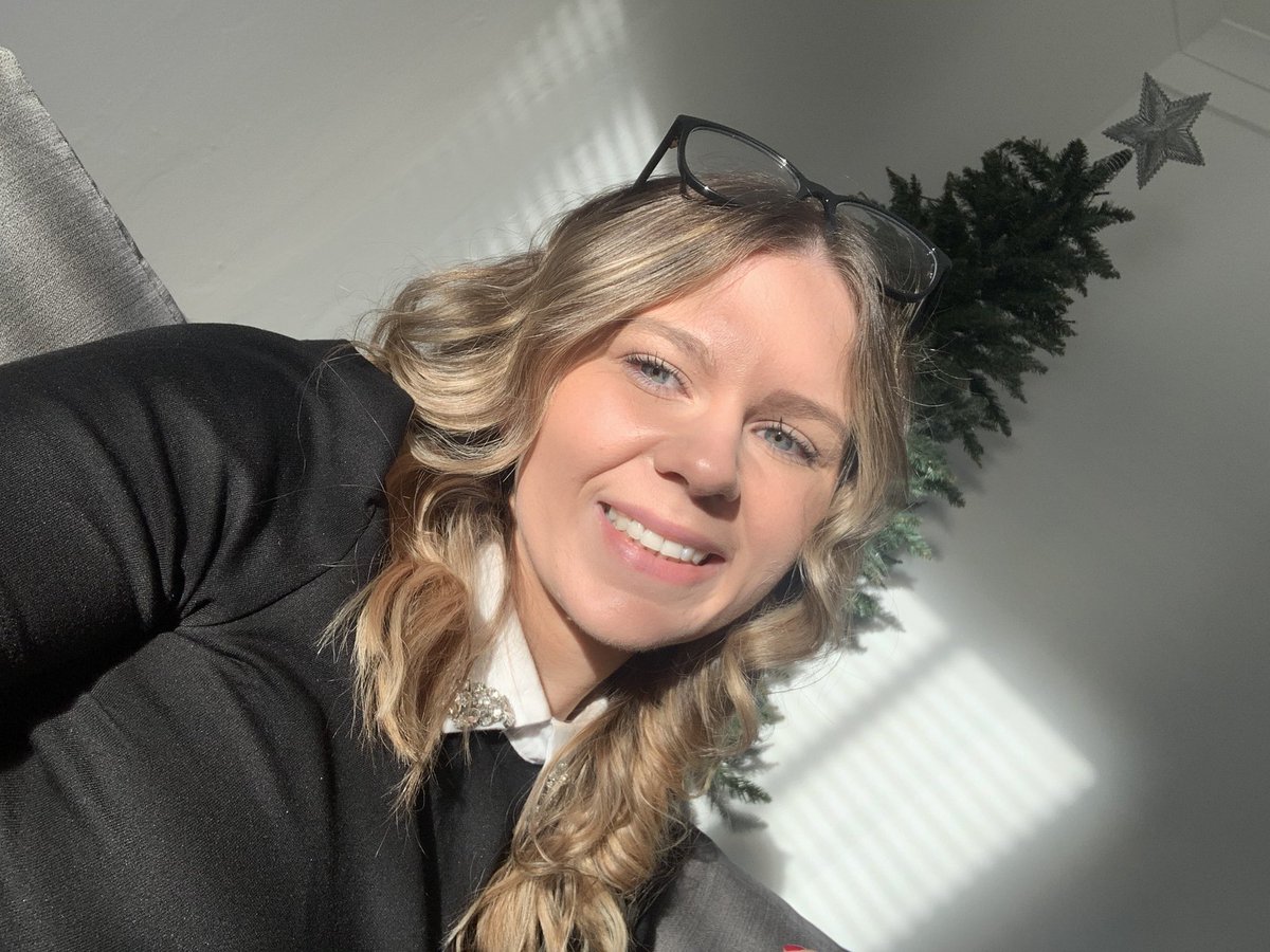 DanielleMEduc's tweet photo. Had an interview for supply teaching today. All went well and I was successful! Now just to get all the paperwork out the way and Iโll be ok the supply list ๐ topped off the day with surprise flowers and chocolates ๐ฅฐ #MEduc5 https://t.co/fh8p0UFLES