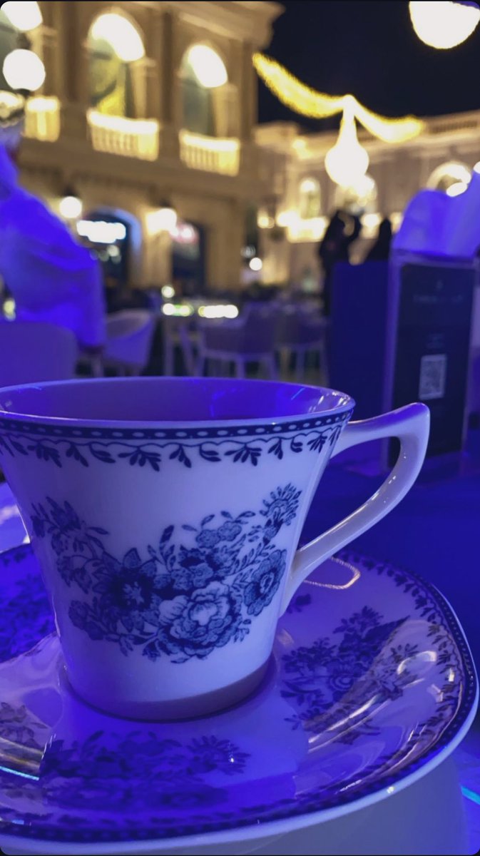 - ليل الشتاء مخلوق للي يحبون
يا دافي المبسم تغانم لياليه♥️. .