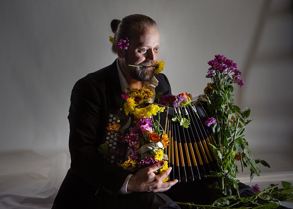 "My instrument isn't all that interesting---"
"Flowers. Cover the whole fucking thing in flowers."
"I can't really hold on to all of them--"
"Use your mouth. MOAR FLOWERS."

(Antti Paalanen)