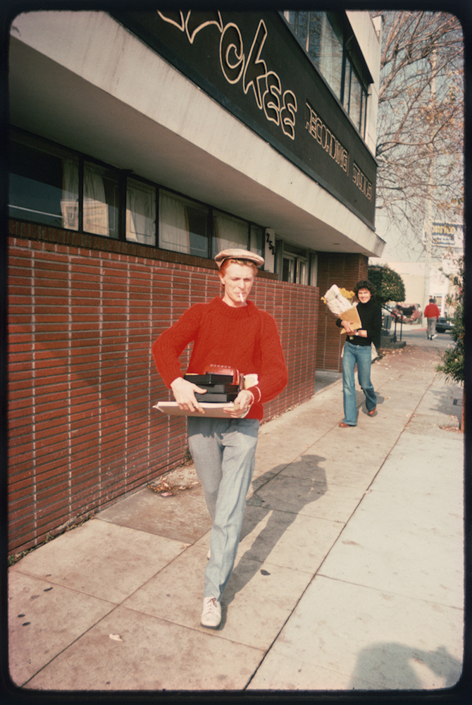 bowiesongs's tweet photo. December 1975: LA high schooler Brad Elterman stakes out Cherokee Studios at 6 AM &amp; gets DB &amp; Paul Buckmaster walking out w/ "Man Who Fell to Earth" soundtrack tapes. BE: "They thought my approach was incredibly hysterical." Creem runs a shot on their "Stars in their Cars" page. https://t.co/OWJhk7OYi5
