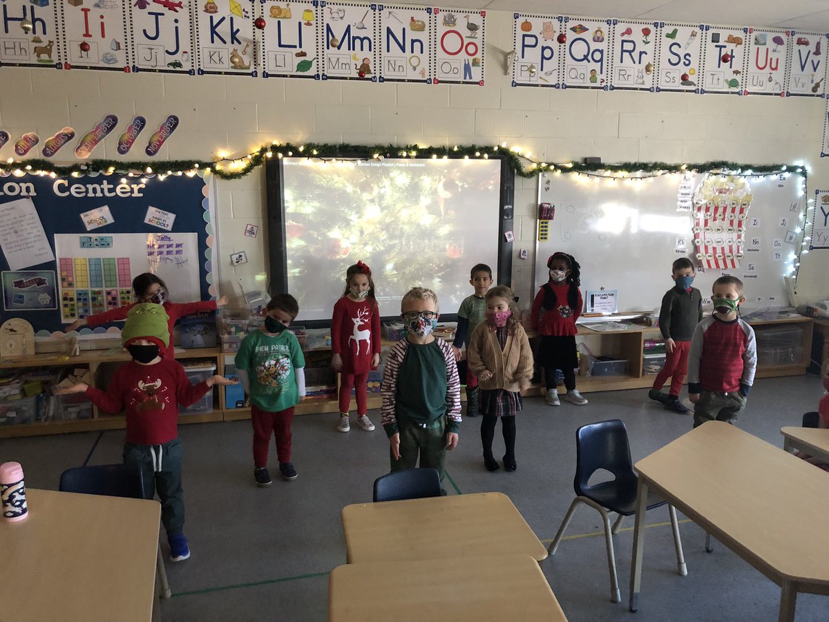 MissRibeiro5's tweet photo. Today our class kicked off the start of Kindergarten Spirit days (every Thursday) starting with Red &amp; Green day! #christmasspirit #redandgreenday #Kindergarten @shcsparis looking forward to Christmas sweater day next week 😁 https://t.co/FWVJxrqkTQ