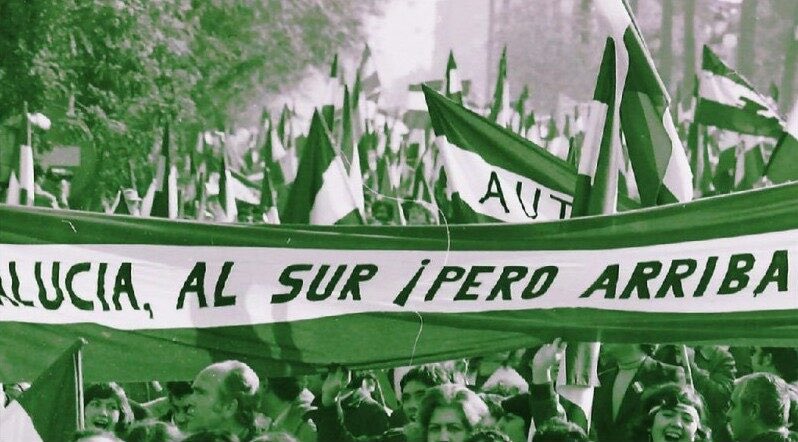 migueldsacc's tweet photo. 4 de Diciembre de 1977
Las calles sureñas son un mar de #arbonaidas en señal de fuerza, amor y lucha por Andalucía, 43 años después seguimos manteniendo y revindicando aquel legado que acabó con #GarcíaCaparrós aún sin saber quién y por qué.
¡¡Viva Andalucía!! https://t.co/m8Z4WwMSgU