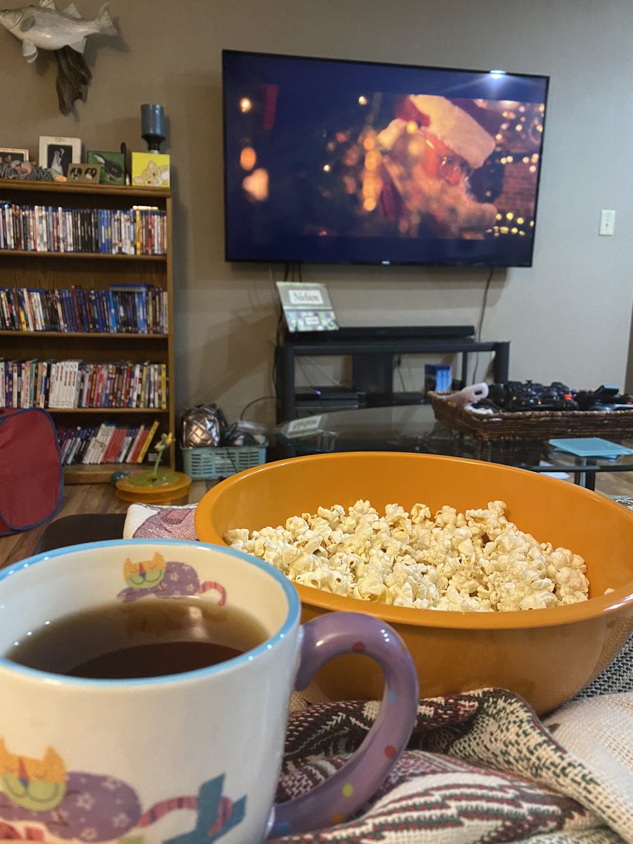 Now THIS is what I had in mind when I took a week off of work.  Curled up on the couch under my favorite blanket, a fresh hot bowl of kettle corn, homemade Carmel apple cider, my Christmas tree twinkling away, the lights dim, and watching a Christmas movie