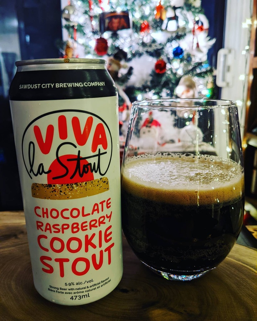 SlaterOnTheMic's tweet photo. This @sawdustcitybeer brew reminded me of Peek Freans Fruit Creme cookies. In a good way. That jam filling is almost bang on the raspberry cookie note of this delightful dessert stout. I'd totally grab this one again. #Beergal #beergeek #beerporn #beert… https://t.co/W9fJ1nlIht https://t.co/TMtRdFuYHl