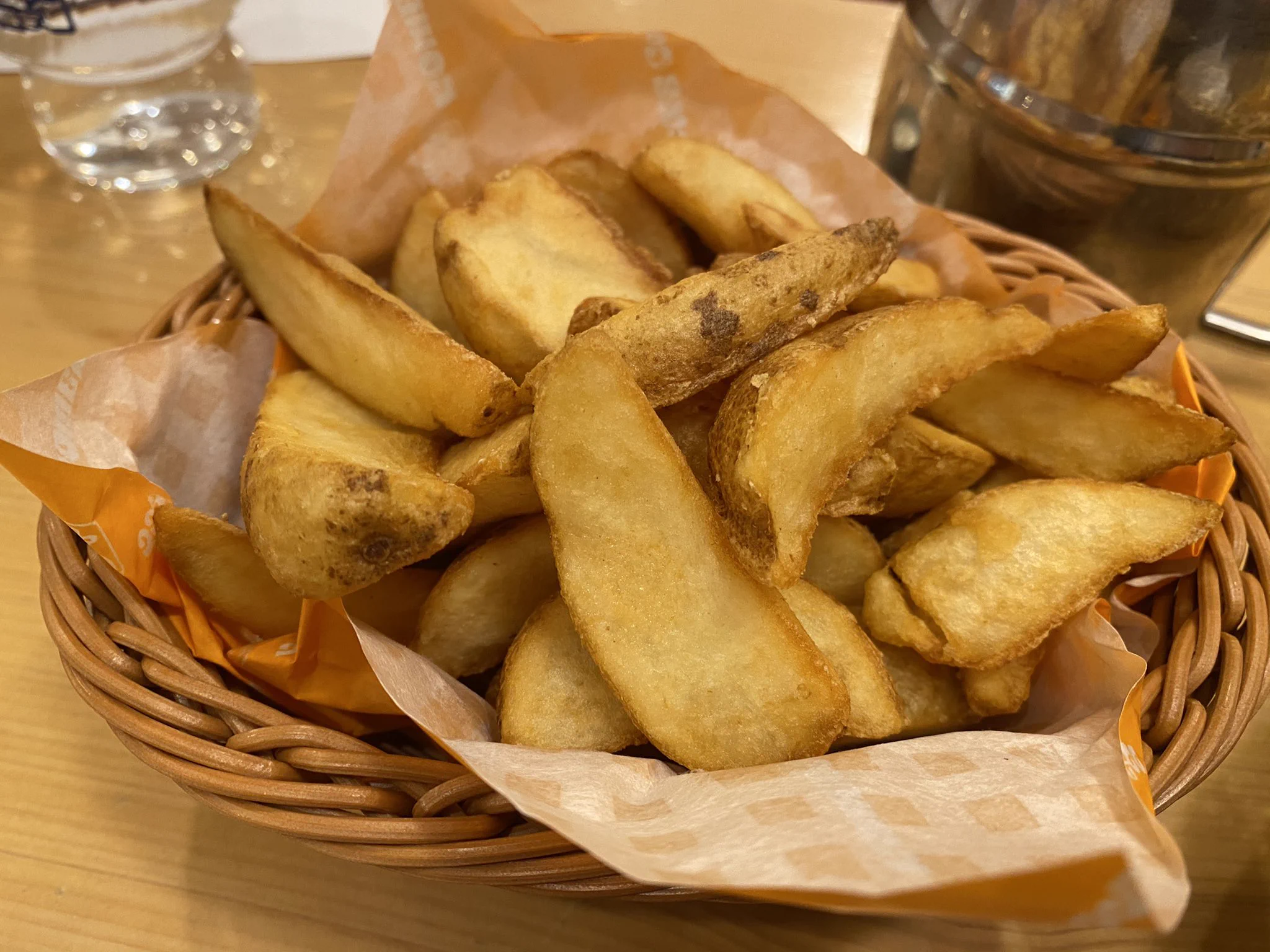 コメダの新商品のポテトバスケットが予想外の大盛りだった‼