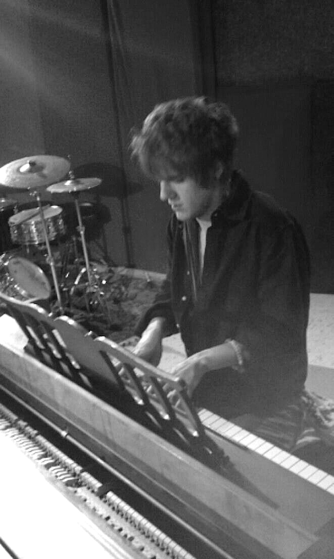 thefrstofficial's tweet photo. Piano vibes! #thefrst #mikeigray #thefrstmusic #missingirecords #piano https://t.co/RGpsvh6prP