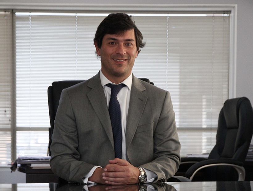 Populism Updates On Twitter If You Re Wondering Some Other Minor Chilean Independent Candidates Clockwise Izkia Siches Prominent Doctor President Of Chilean Medical Association Franco Parisi Popular Economist Sebastian Sichel Banker Lawyer
