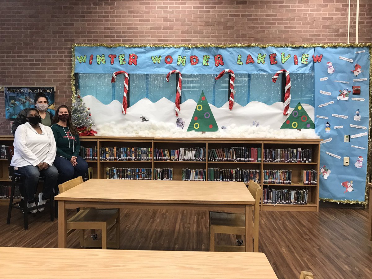 stemberstiffany's tweet photo. Looking pretty festive with a winter wonderland @LakeviewMS Many languages posted saying “Winter Wonderland”!😄⛄️ https://t.co/RcZumRRxuC