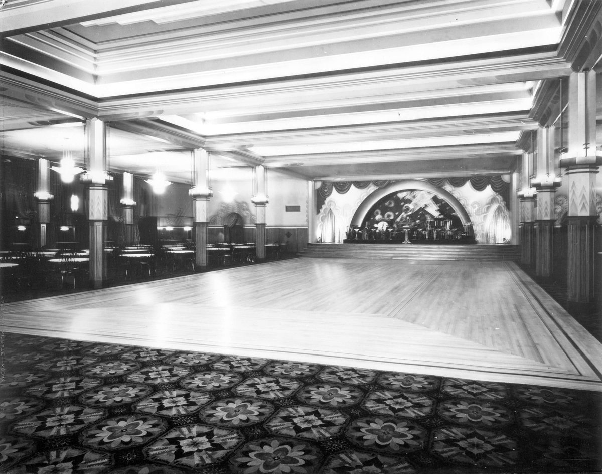 Happy 90th Commodore Ballroom!

Opening day at the Commodore, December 3, 1930.

ow.ly/CmvF50CChy1

@commodorevcr #commodoreballroom #commodore #commodore90