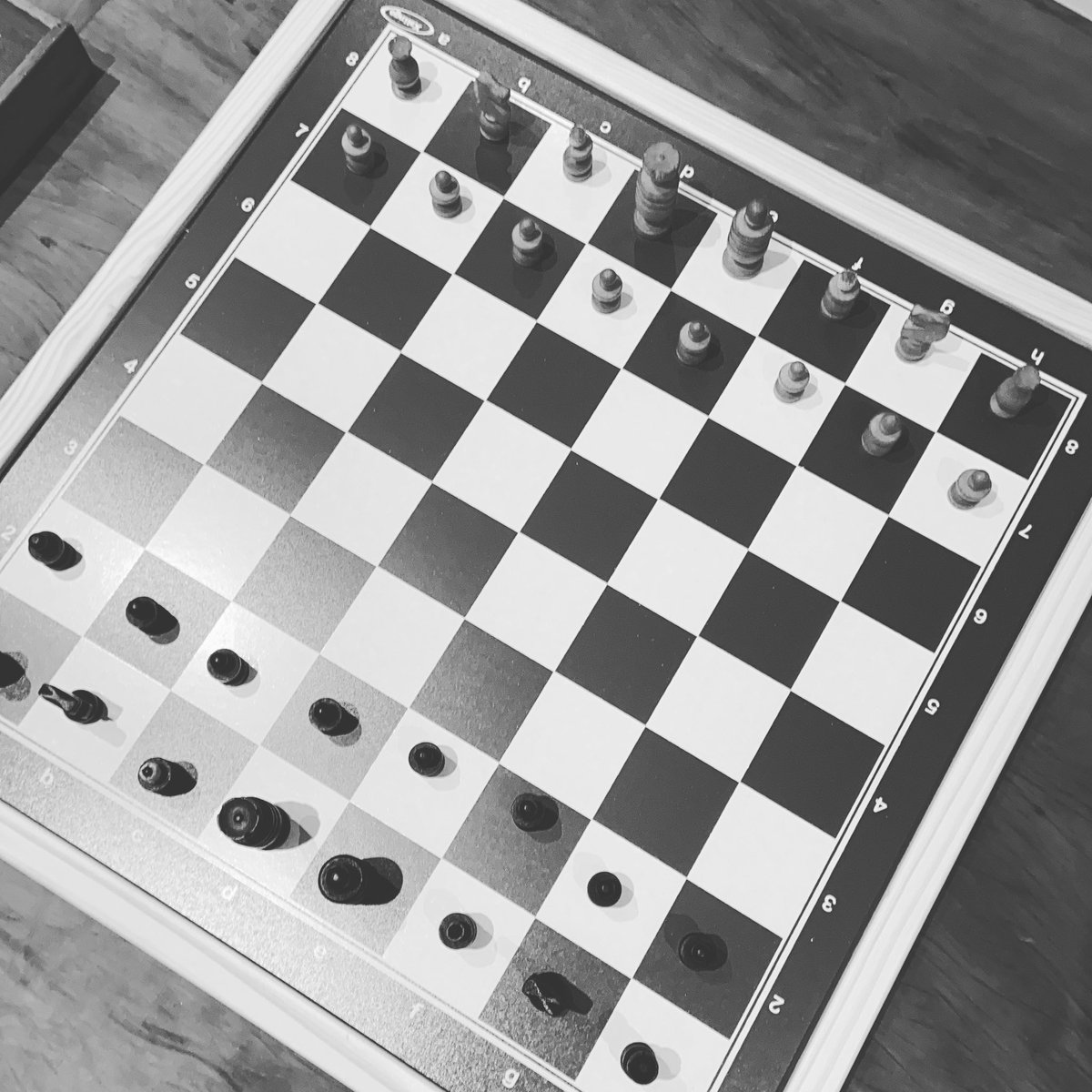 WagnerdeAssis10's tweet photo. Que comecem os #gambitos aqui em casa ! Tradição de família, aprendi aos 8 anos com meu pai. Hoje jogo com meu filho. Xô tecnologia! #xadrez #GambitoDaRainha e obrigado a quem produziu a série da #Netflix ! https://t.co/jsgw2HYp93