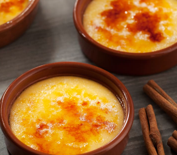 A global dessert impossible to resist. 
#cremacatalana #cremebrulee