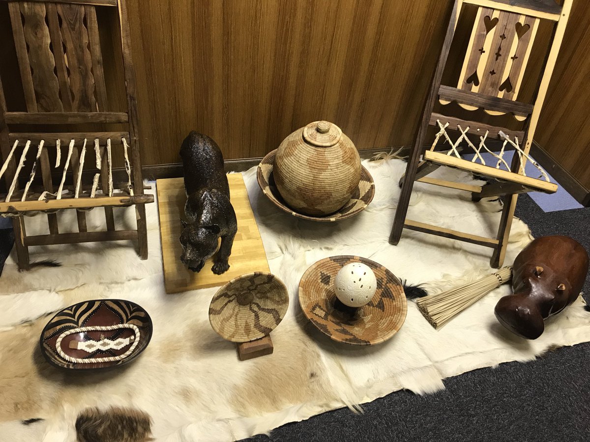 UNISC_INT's tweet image. ボツワナ大使館を訪問させてもらった時の写真です🇧🇼ボツワナはアフリカ南部にある国🇧🇼面積が日本の1.5倍、人口は約230万人です🇧🇼