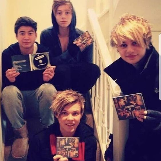 tinydancrs's tweet image. home. #9YearsOf5SOS