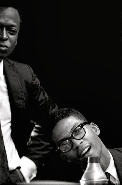 Anyway, 1985 brought Miles to the Warner Bros. label after a 30 year relationship with Columbia, during which he made SEVERAL classic albums and assembled what's arguably the greatest band in the history of improvisational music (Hancock, Shorter, Carter & Williams).