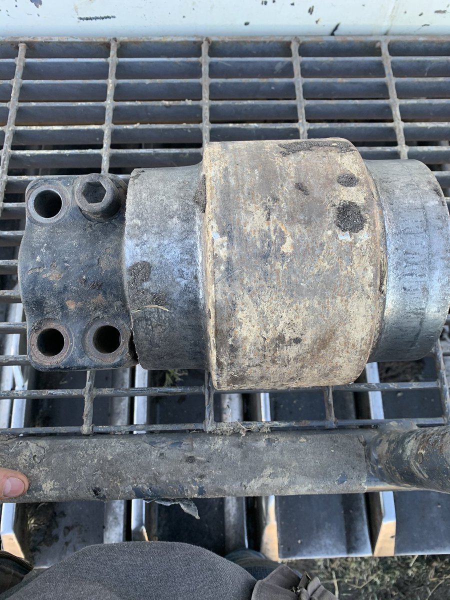 yachtclubmatty's tweet photo. 7 days out from hitting the shop for winter tear down, why not shear some bolts off in the field 🤦🏻‍♂️ #tile20 https://t.co/9AhI2R6ev6