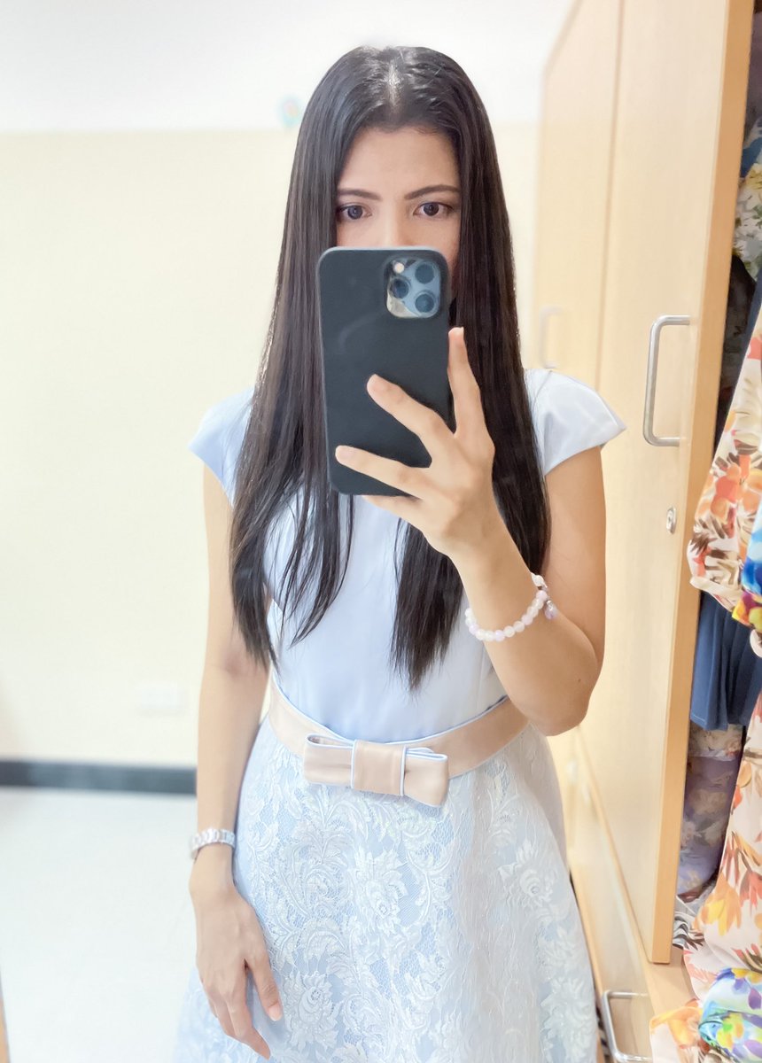 arinasom's tweet photo. TGIF and I love a dress 💃🏻💙 #Jousse https://t.co/oMCFBbYLTz
