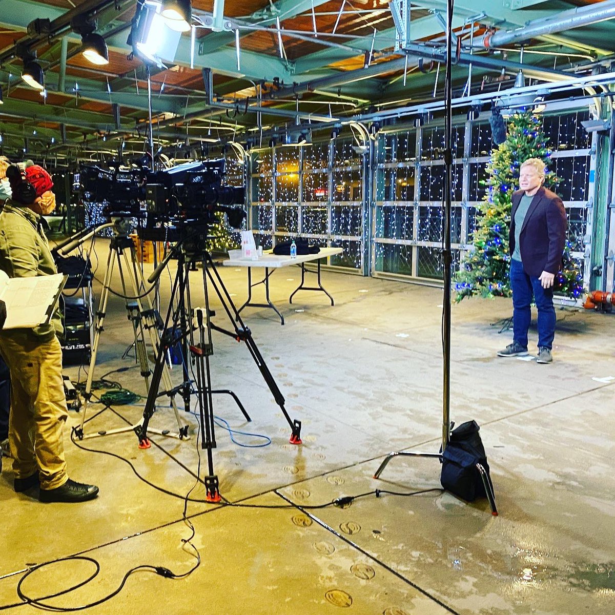 Join us online Dec 4-18 where you will find @kimholcomb and <a href="/JimDever/">Jim Dever... or am I?</a> from <a href="/KING5Evening/">Evening on KING 5</a> &amp; Seth from <a href="/Warm1069/">Warm 106.9</a> hosting 13 Figgy Pudding Caroling Teams.  pmsc-fb.org/figgy-2020.
THEN on <a href="/KING5Seattle/">KING 5 News</a> at 7:30 PM on Dec 11 when <a href="/ShellieHartShow/">Shellie Hart</a> will join &amp; host the Figgy special.