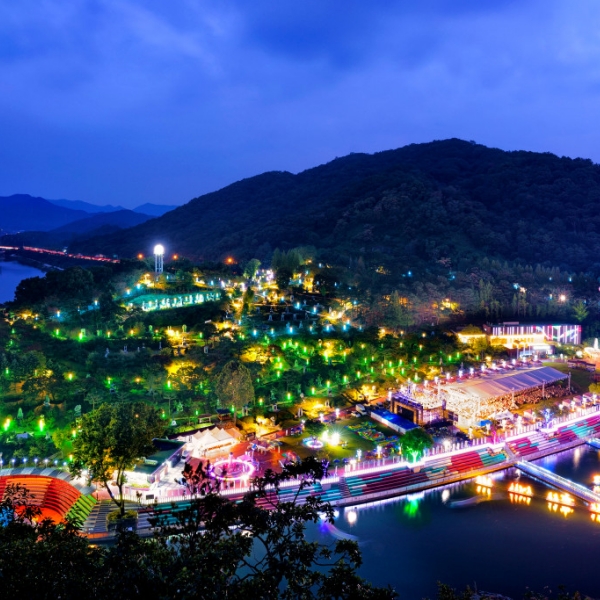 대전광역시 중구에서 직접 운영하는 "효문화마을"을 알고 계십니까?  대전 효문화마을 그리고 강 건너 뿌리공원에서 감성 충전을 해보세요...

#대전중구 #대전효문화마을 #뿌리공원 #보문산 #유등천