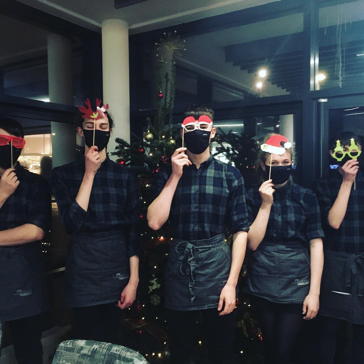 QuantockUCS's tweet photo. #quantockchristmas first day! @BTC_Coll great team effort, genuine polite, friendly professional service and tasty turkey! 🐷 🧣! ( no emoji fir blankets!) @quantockbtc https://t.co/aqiO71POew