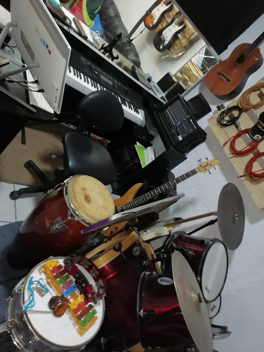 hhoraciosanchez's tweet photo. Hoy estuve trabajando un viejo tema con nuevos arreglos Drink Drink... https://t.co/wggJajCuci