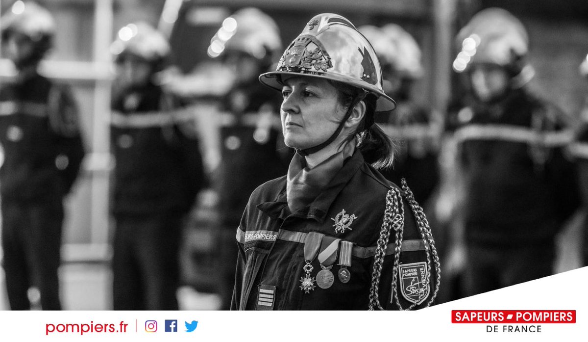 PompiersFR's tweet photo. #SainteBarbe | 1 seule photo suffit pour montrer ce que l’on souhaite  aux sapeurs-#pompiers en ce 4 décembre : une cérémonie traditionnelle marquant les reconnaissances, mérites, diversités... et sans masque.
Elle n’est pourtant pas si « historique »,elle a juste quelques mois. https://t.co/RNbzcalePw