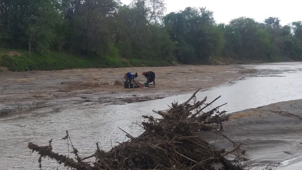 Urgent problems that's need everyone's individuals attention is #hunger &amp; #waterscarcity. #COVID19 has 1.44mln dead whilst 9mln people die of hunger each year. Over 2.5mln lack water &amp; dying of related diseases 

Lumbu in Binga will for the first time have access to clean water