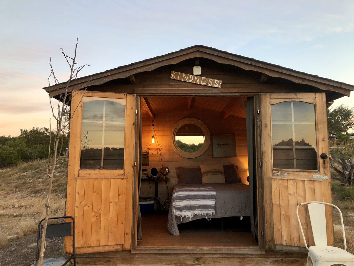 hey_its_MsJ's tweet photo. If teaching virtual is the thing, then you better believe I’ll find somewhere that has WiFi & a view from bed. & that’s facts. #DrippingSprings #MiniEscape #ButHowCuteTho https://t.co/0HkhDclcwF