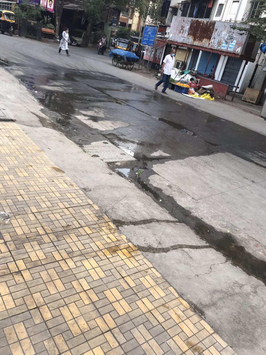 premgauri's tweet photo. Water leakage from underground sewerage pipe causing health issues at Pakhadi Naka, opposite Kalwa super market, Gauri Niwas, Kharigaon, Kalwa, Thane @TMCaTweetAway https://t.co/hFHMK49So7