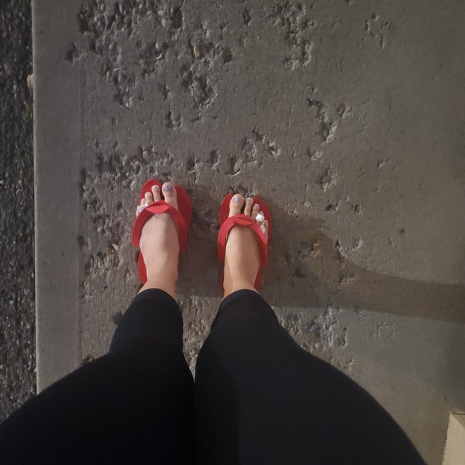 Walked home in these bad boys https://t.co/Tpmp8yefyf