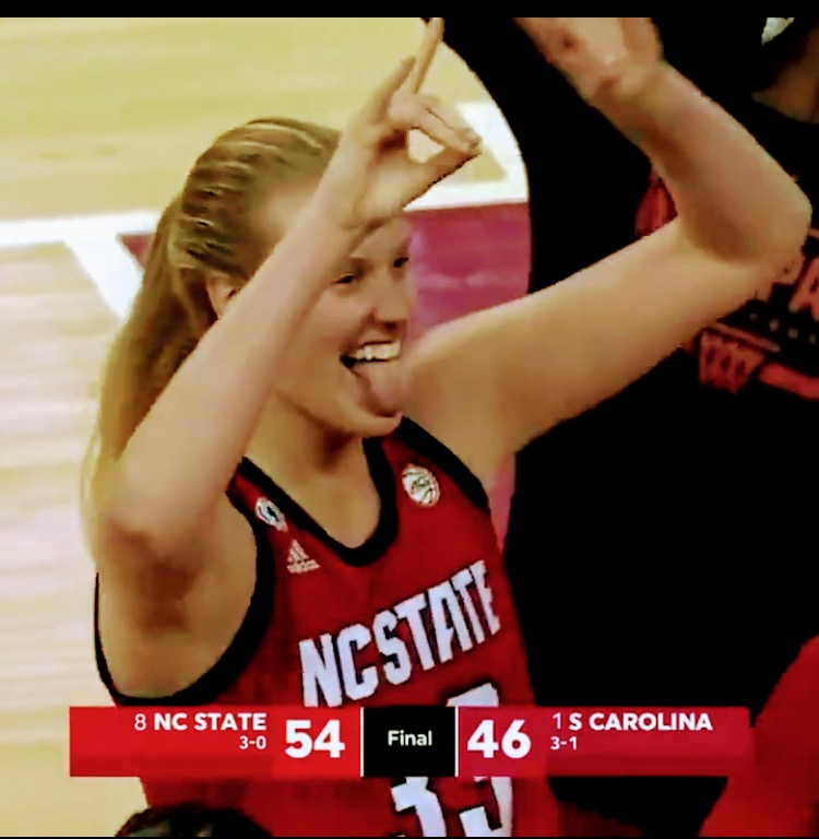 FireIcePackPod's tweet image. When those 9:00AM beers hit at a tailgate