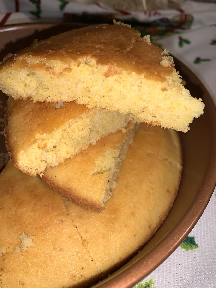 I made my own style cornbread tonight 😋😋