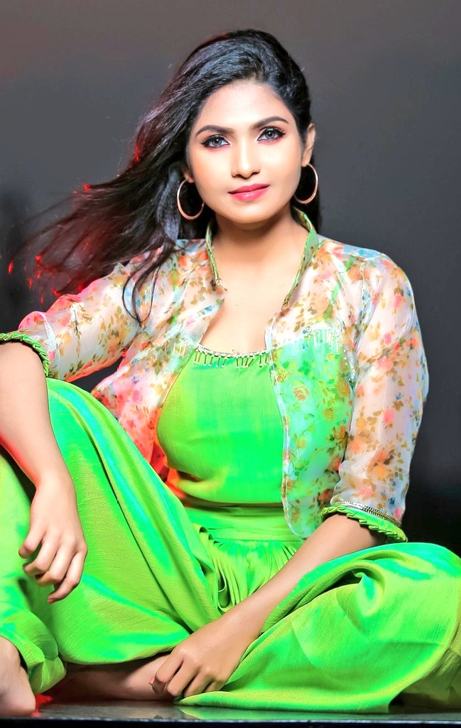 glamoursathya05's tweet photo. @Gorgeous 
@VenbaOfficial @VenbaArmy
 @KeralaVenba @venbafans24x7
 #Vebba https://t.co/Y5tsVsj57b