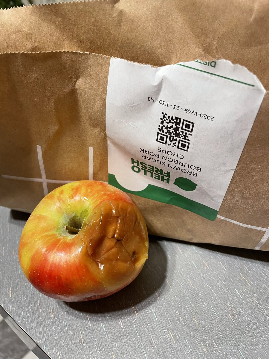 NoraNyc's tweet photo. @HelloFresh My kit came with a bad apple 😕 https://t.co/IIdXhPNHMz