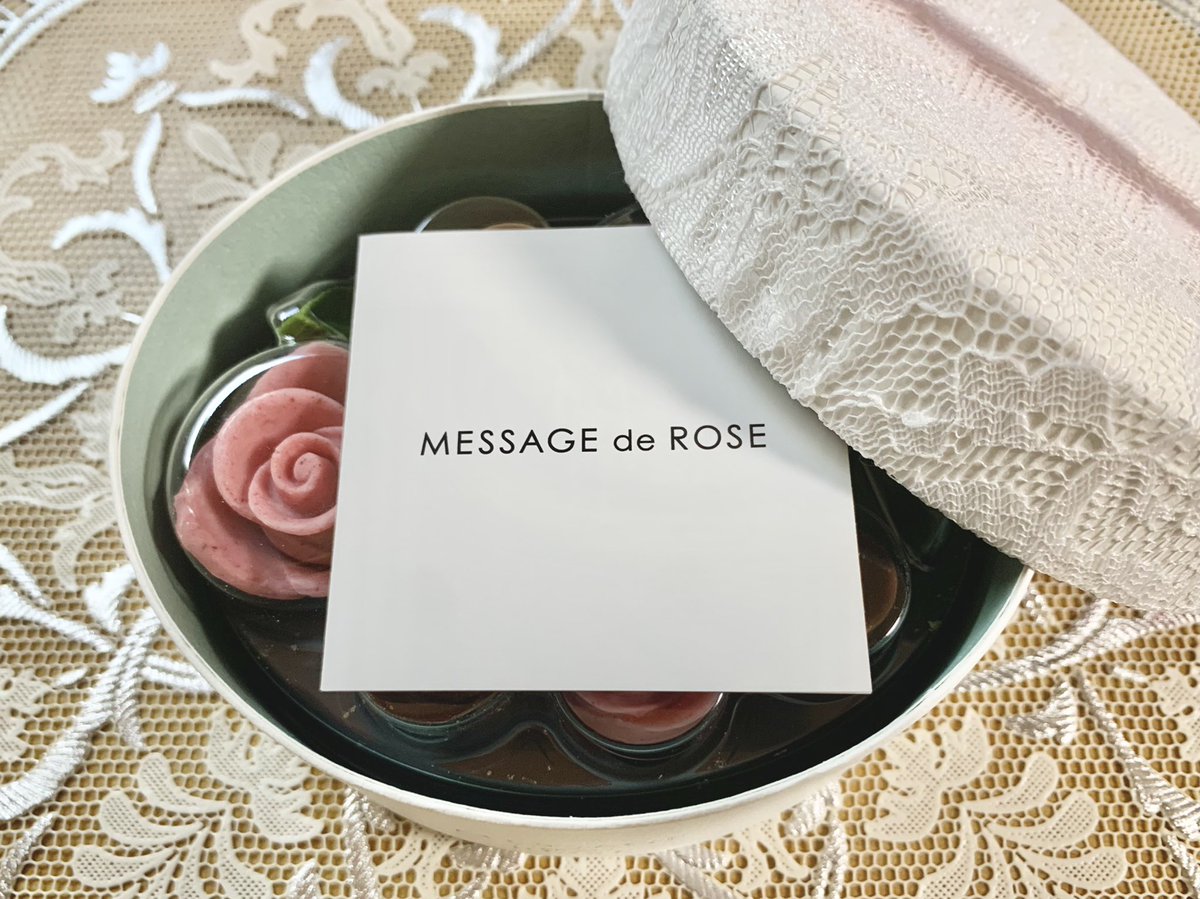 るん♪

薔薇の花びらチョコレート

かわいい🌹💕 https://t.co/BgIpdeV5bH